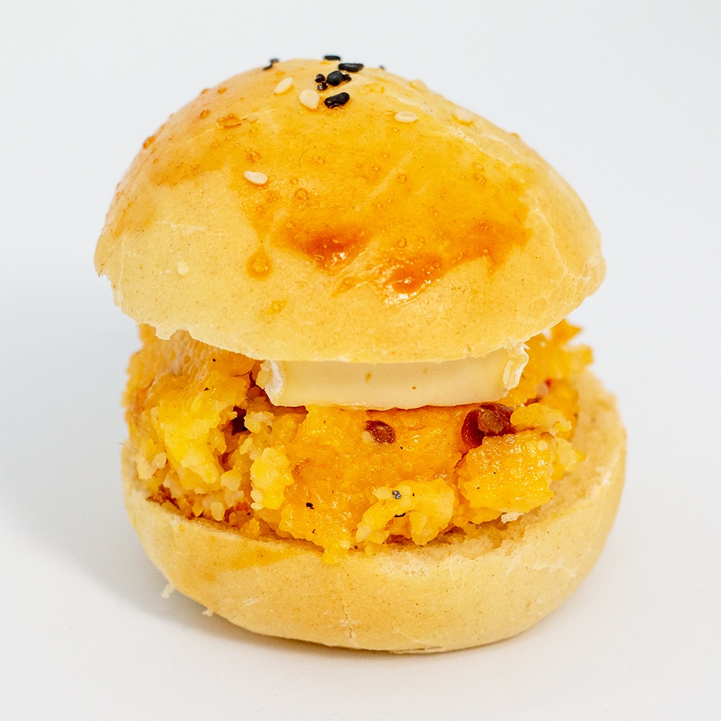 Mini burger de quinoa, tomme et crème au curry