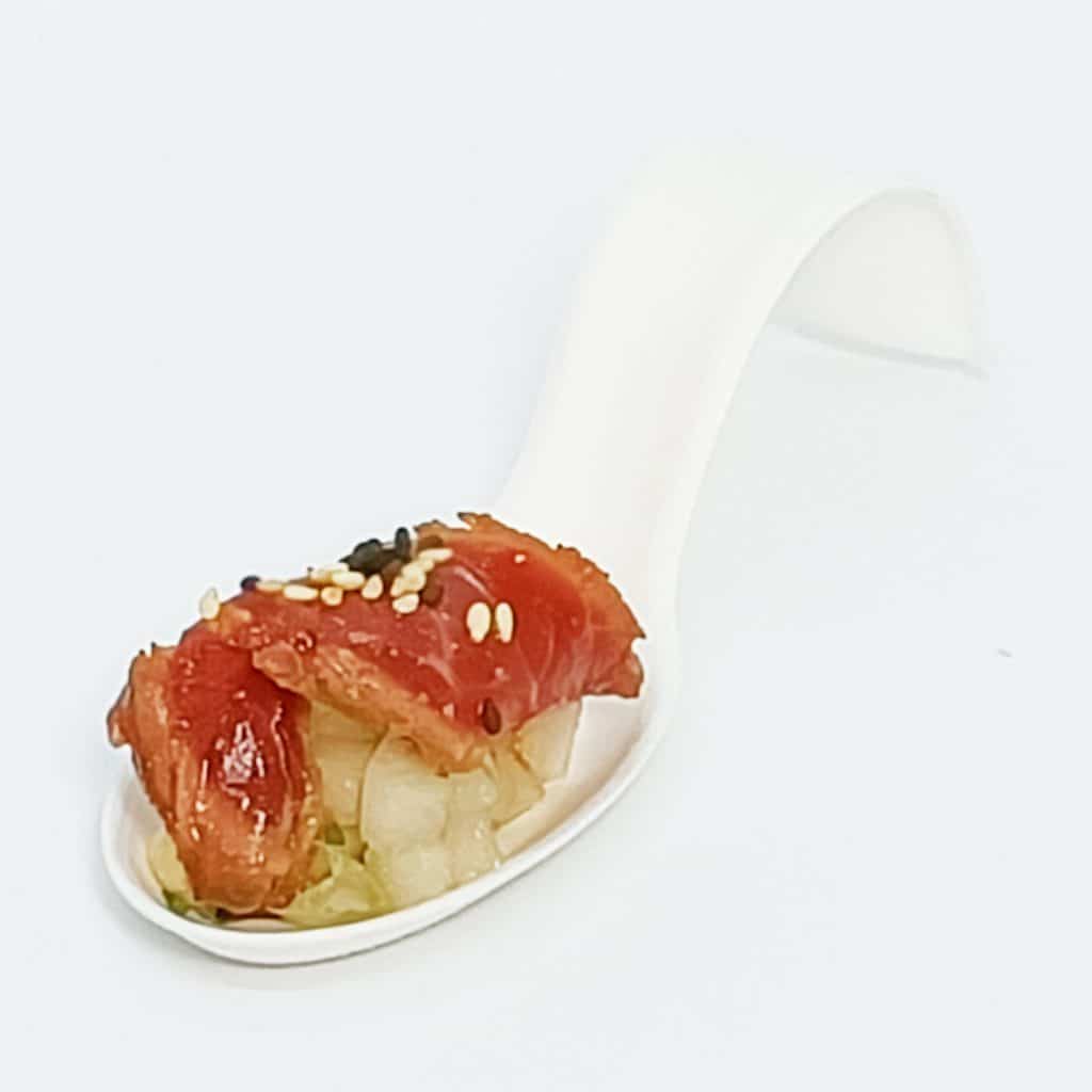 Cuillère tataki de bœuf, poire nashi et pignons de pin